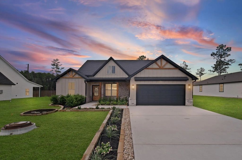 18752 Barrichello Dr, Conroe