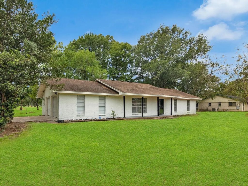 290 E Smith St, Sour Lake