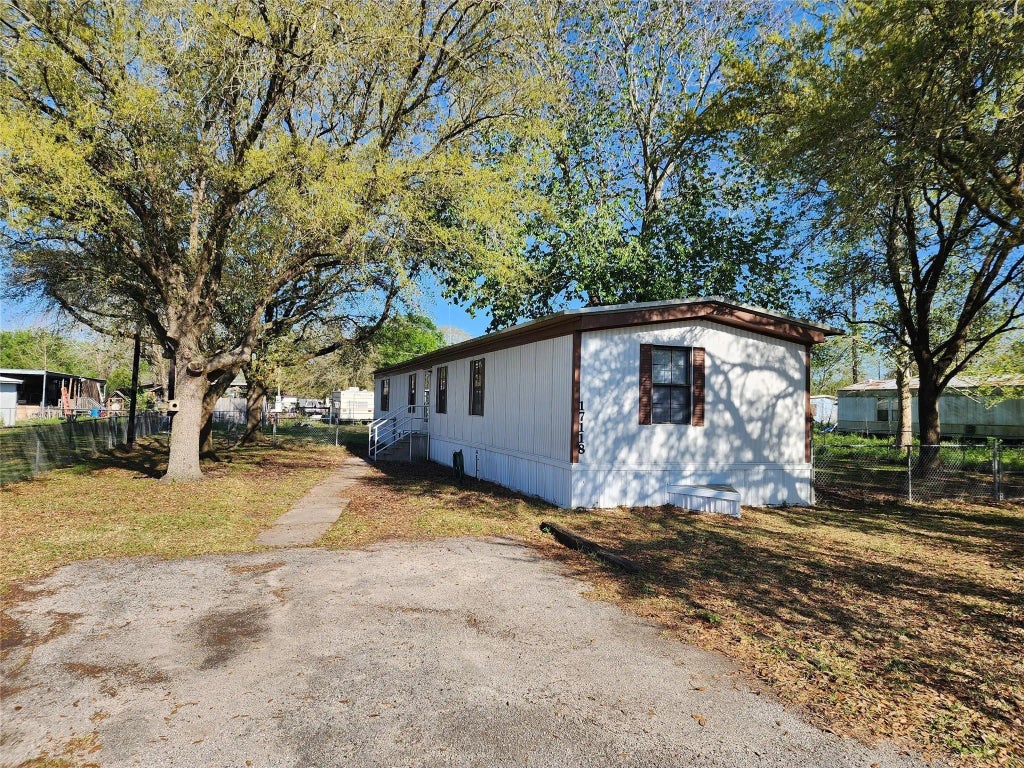 17118 Choctaw Street, Baytown