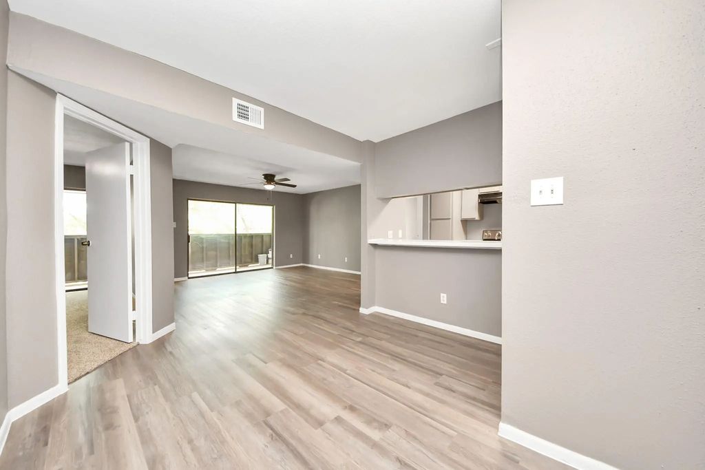 3105 Walnut Bend Ln 32, Houston