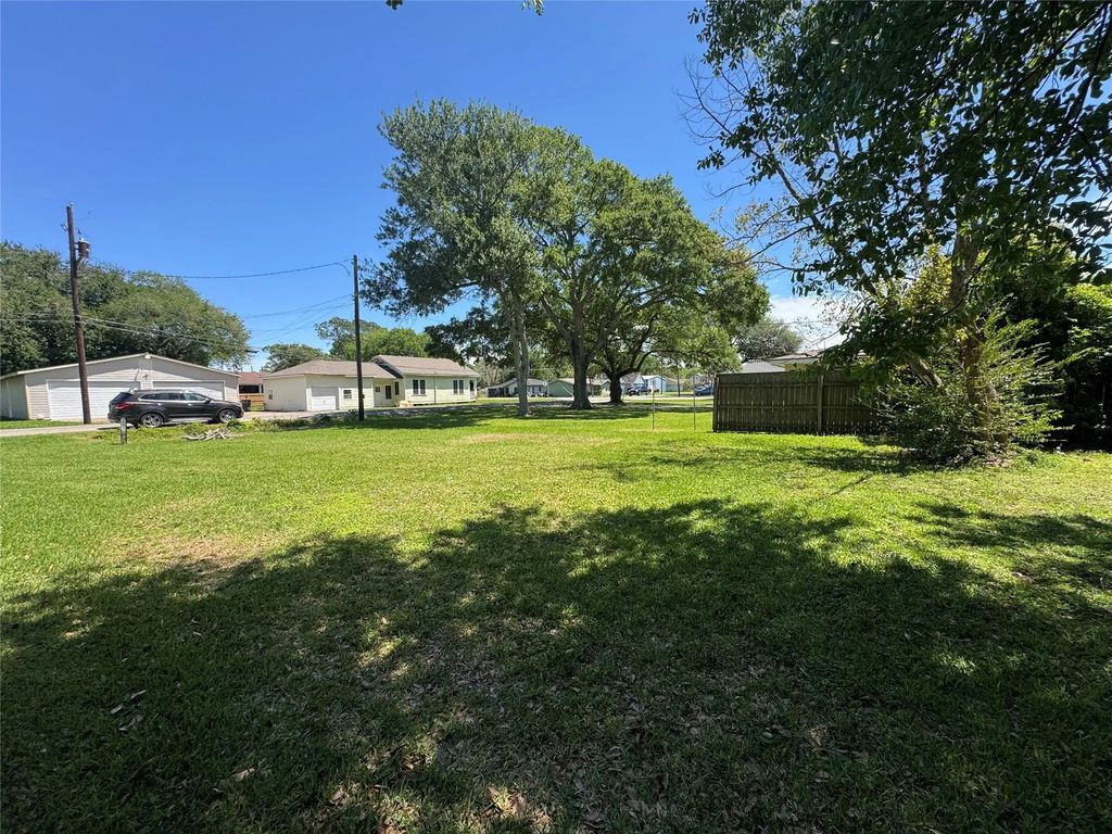 5419 Whitaker Street, Groves