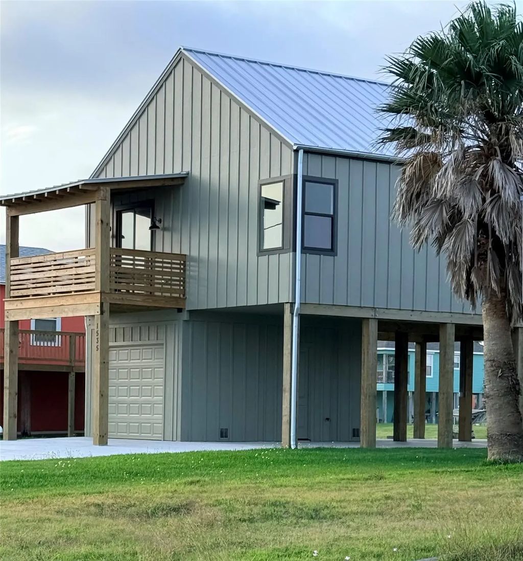 1535 County Road 201, Sargent