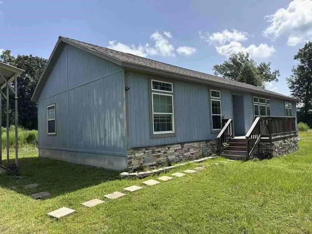 71 County Road 3373, Cleveland