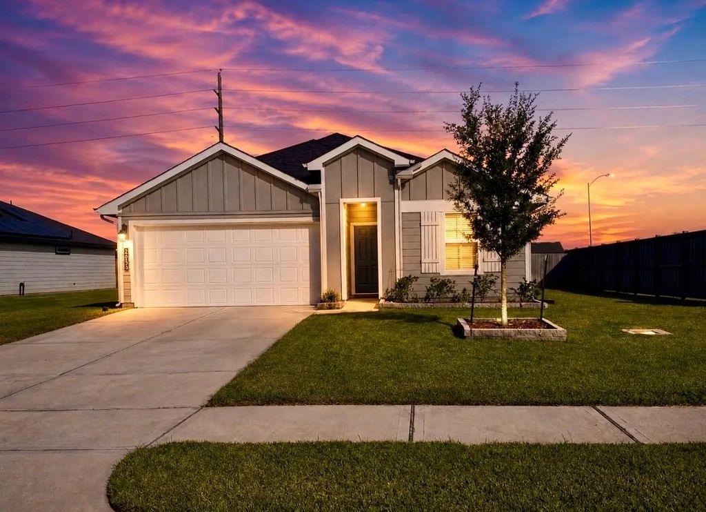 2035 Woodlark Way, Sealy
