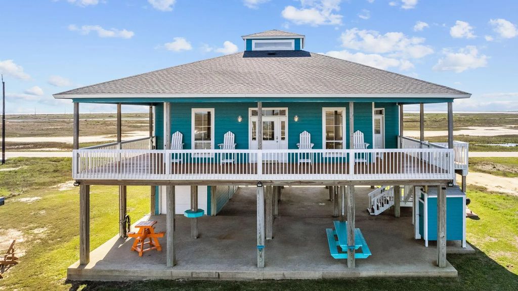 522 Dolphin, Freeport