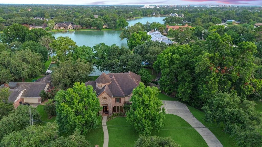 702 Piedmont Street, Sugar Land