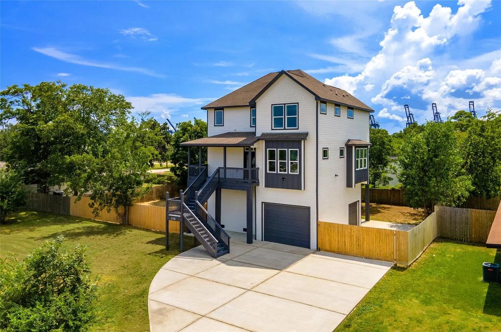 607 E Forest Avenue, Shoreacres