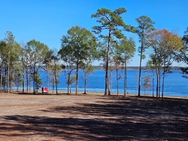 1329 County Road 8556, Broaddus