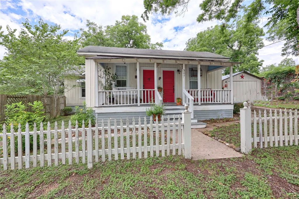 307 W Market Street, Fayetteville