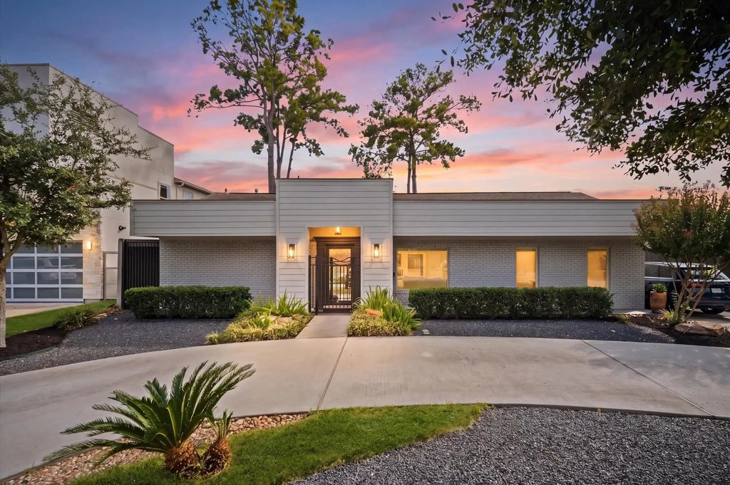 4643 Richmond Avenue, Houston