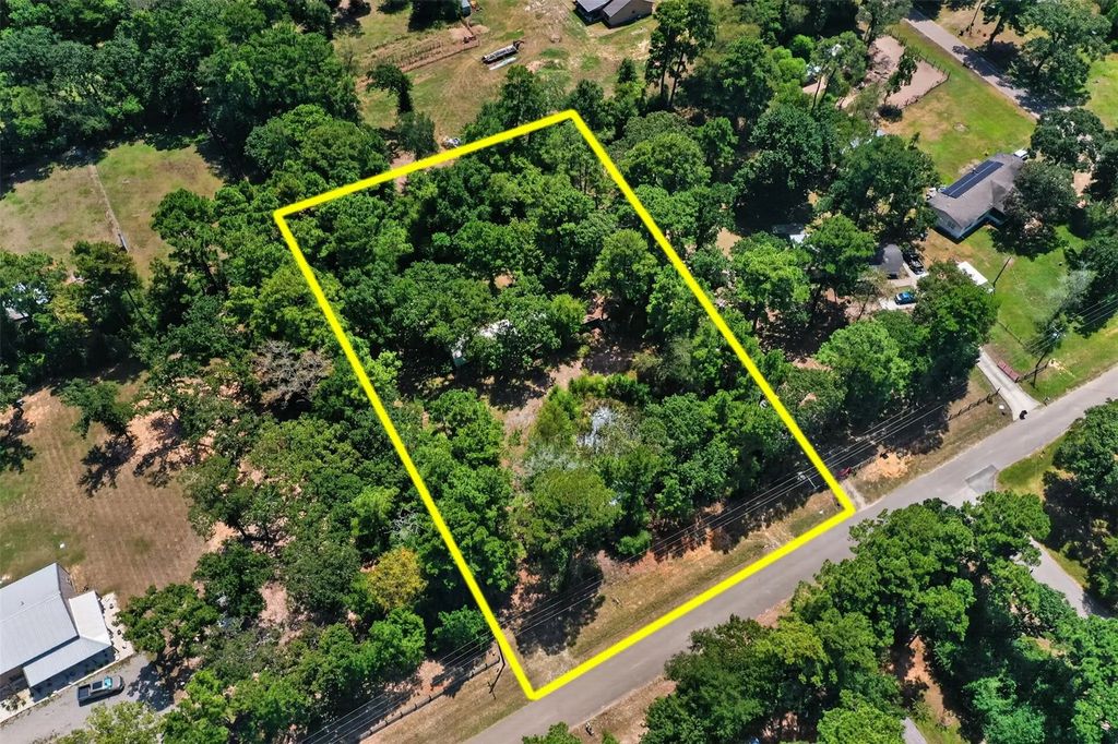 21051 Country Pines Road, Magnolia