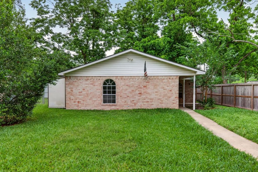 418 Texas Street, Tomball