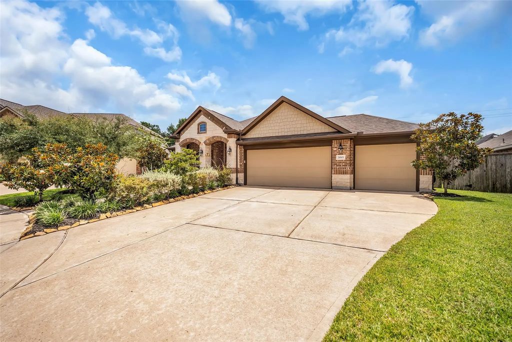 2003 Pine Ledge Road, Pearland