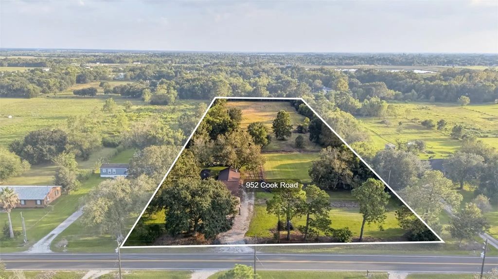 952 Cook Road, Winnie