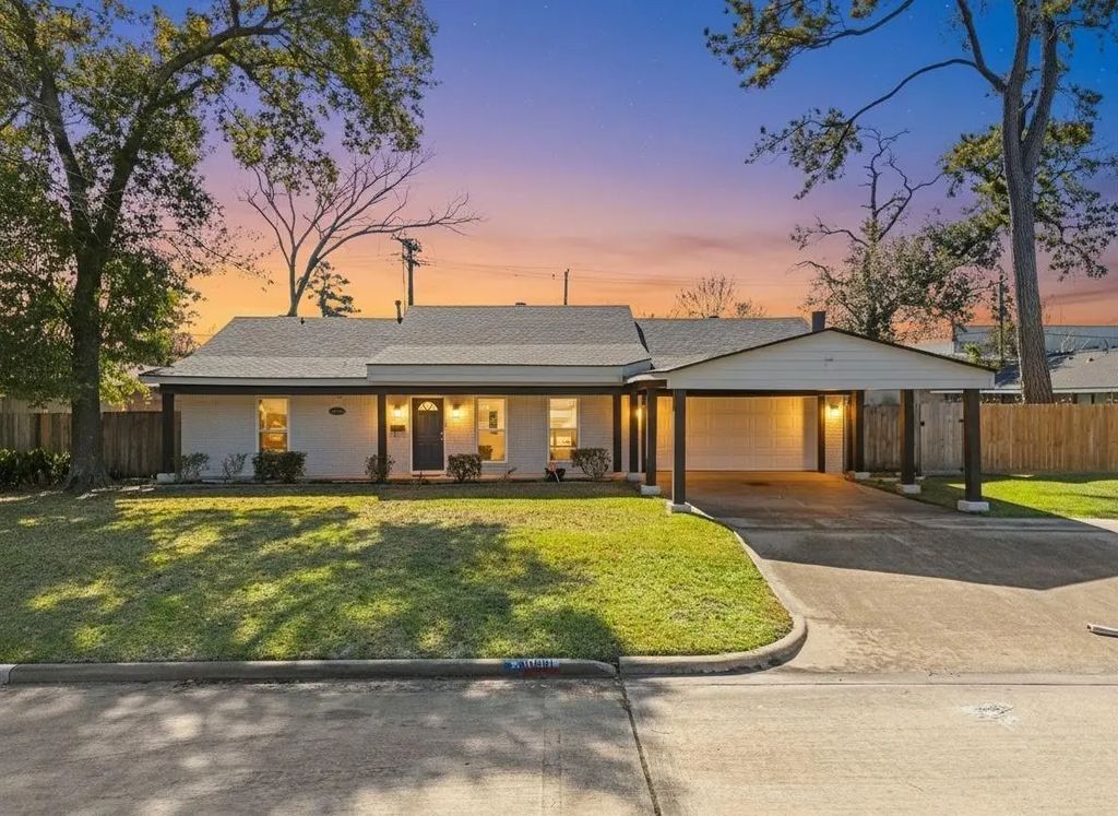 10151 Brinwood Drive, Houston
