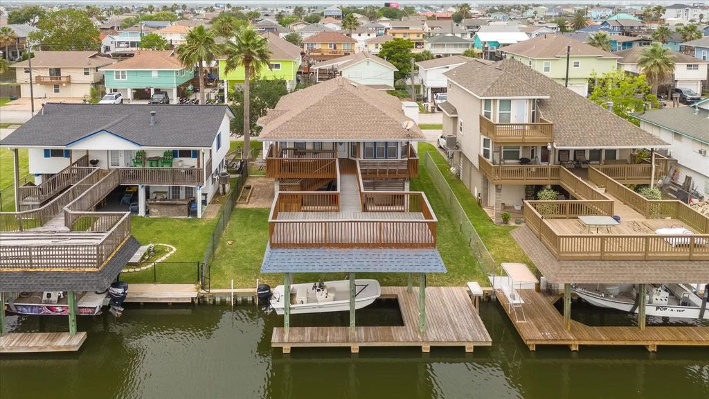 514 Pompano Street, Bayou Vista