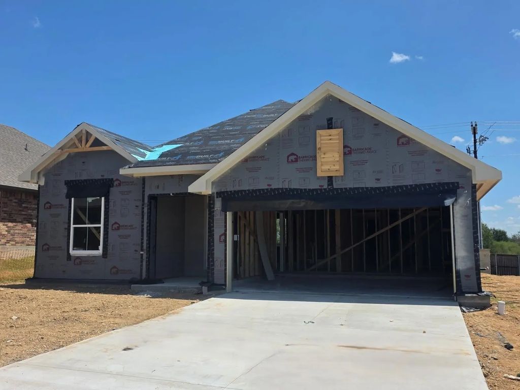 896 Wild Vine Pass, Brenham