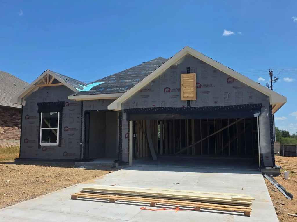 896 Wild Vine Pass, Brenham