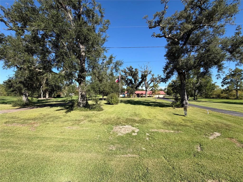 1231 County Road 201a, Angleton