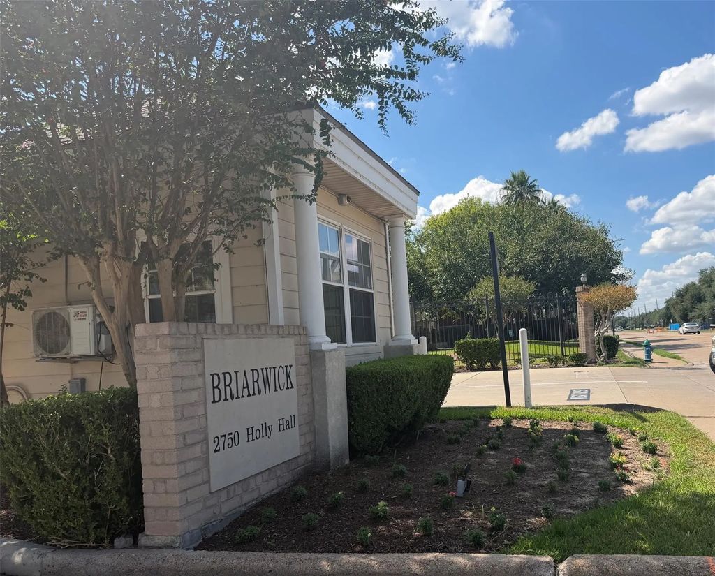 2750 Holly Hall Street 119, Houston