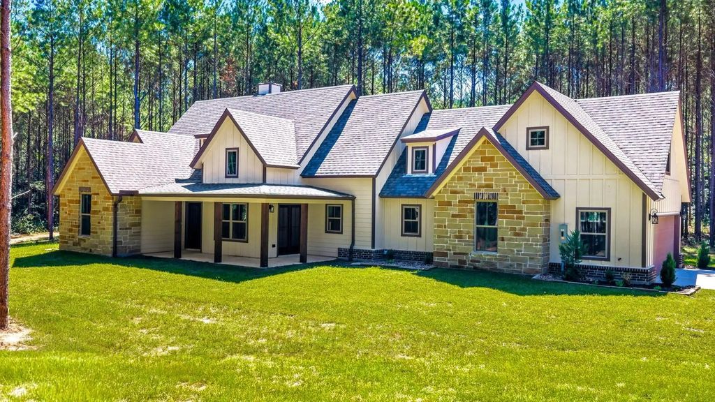 929 County Road 2307, Cleveland