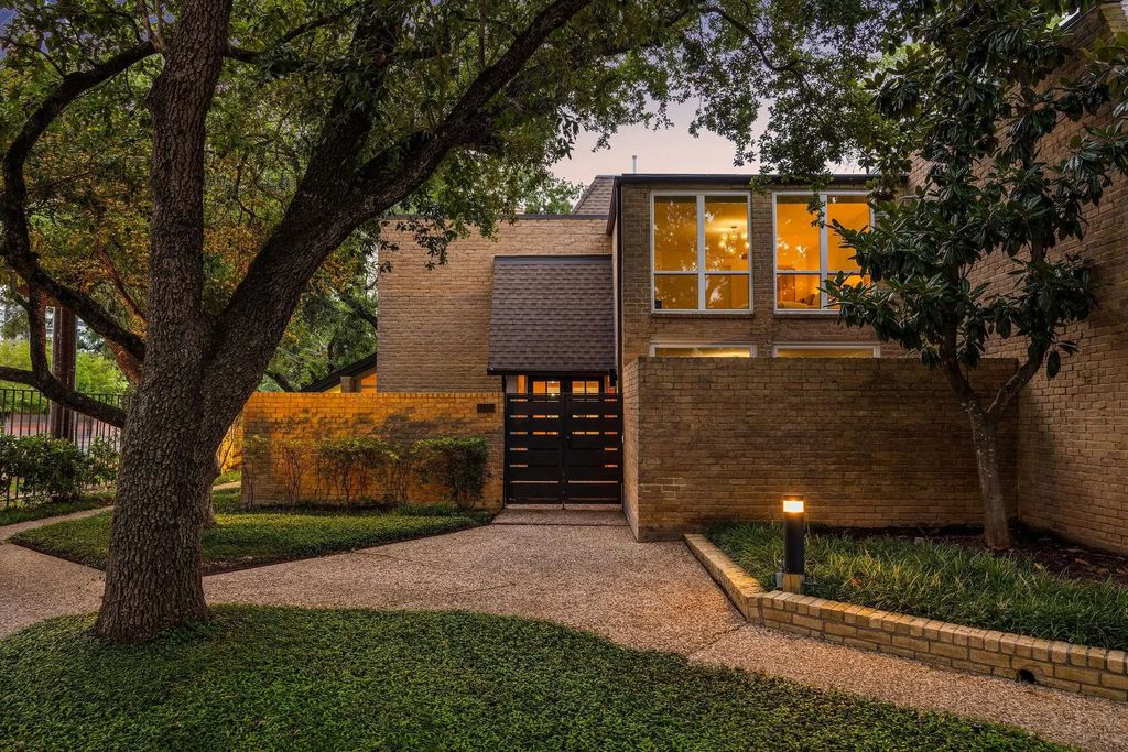15573 Memorial Drive, Houston