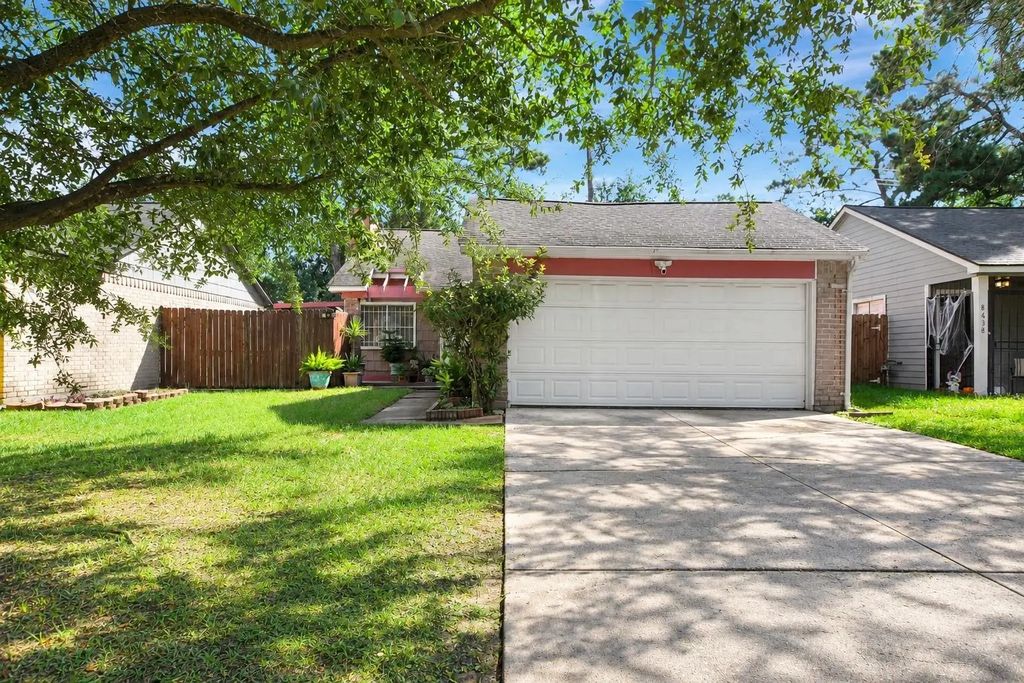 8642 Flower Path Street, Houston