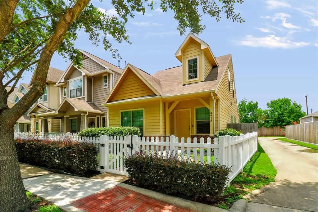 4918 Vista Village Lane, Houston