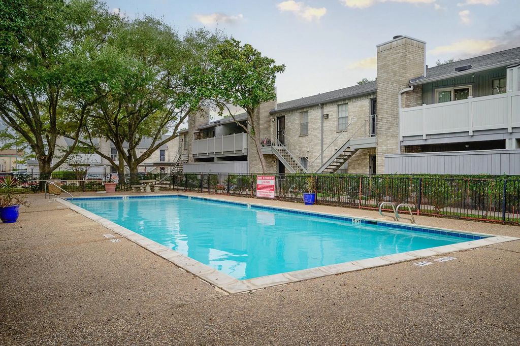 10733 Braes Bend Drive 10733, Houston