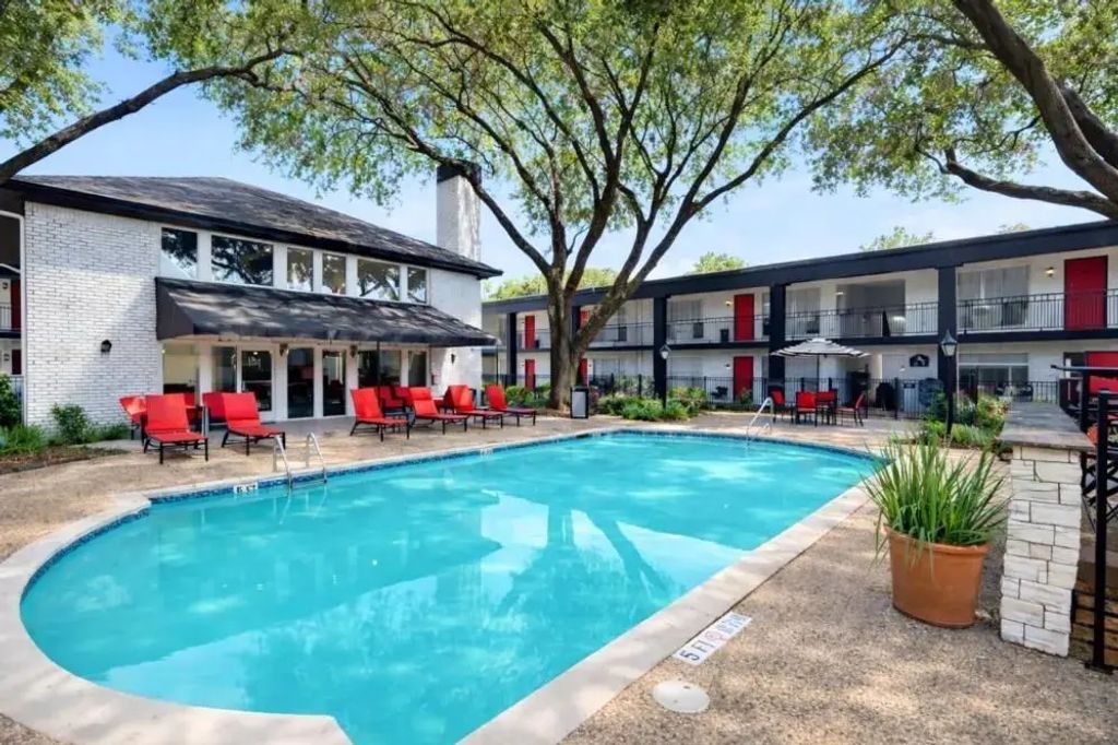 2815 Greenridge Drive 1-074, North Houston