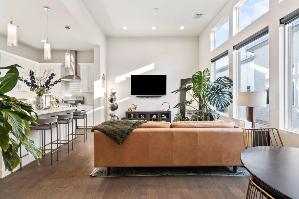 2210 Lou Ellen Lane E, Houston