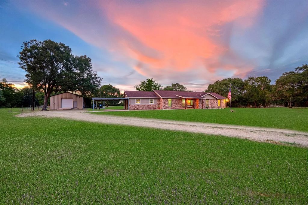 10704 Buls Road, East Bernard