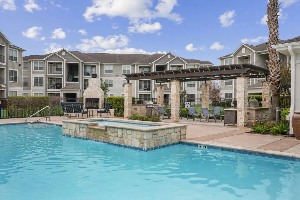 14807 Woodland Hills Drive 7104, Houston