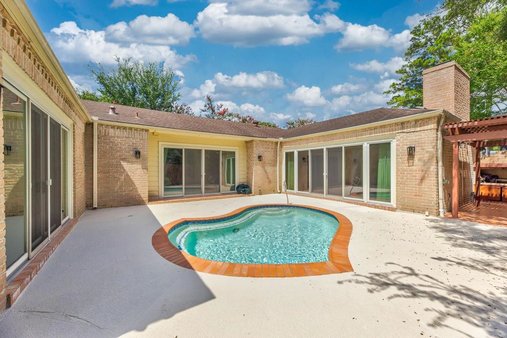 251 Gessner Road, Houston