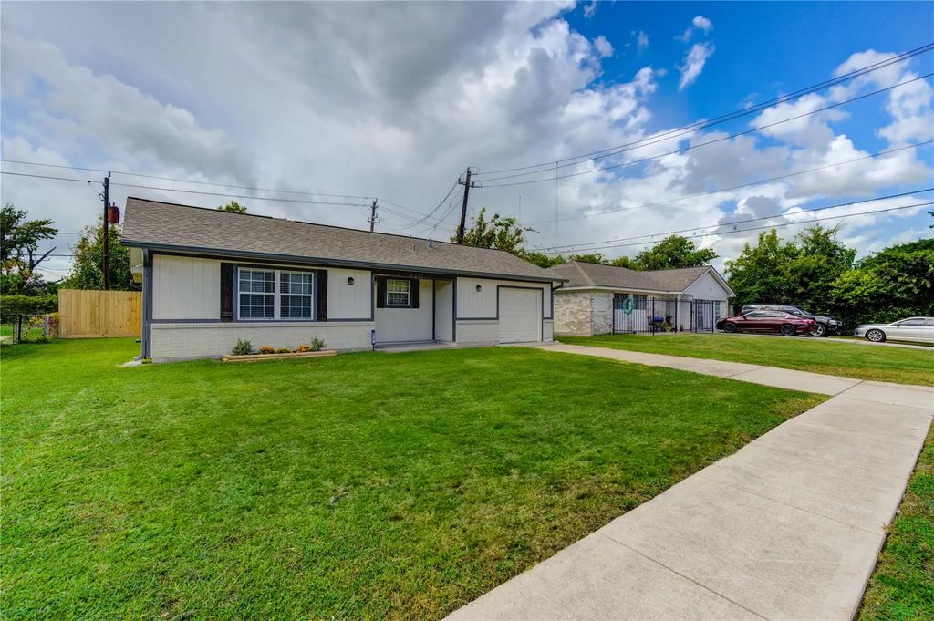 5317 Crestmont Street, Baytown