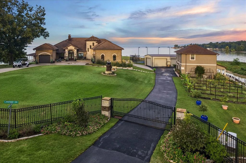 18 Lakeway Drive, Coldspring