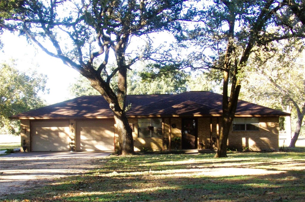 1017 County Road 285, Weimar