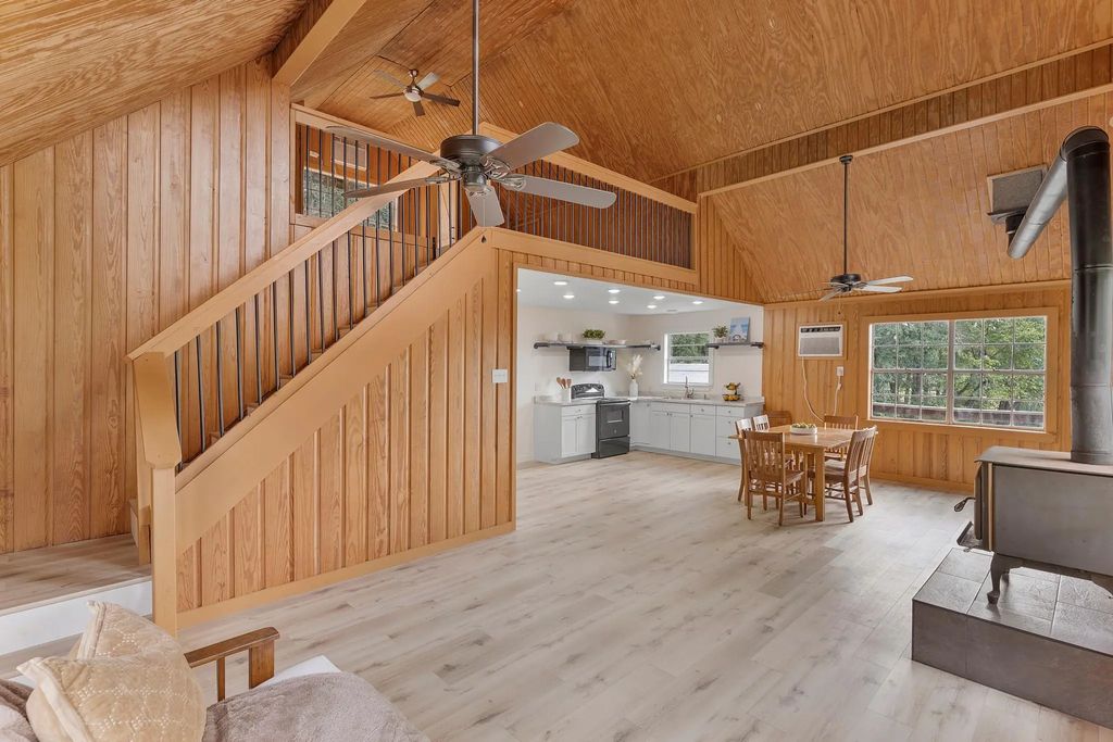 161 White Oak Street, Point Blank