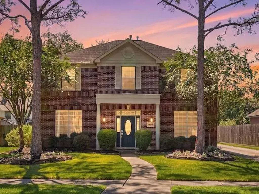 13526 Robin Hill Court, Houston