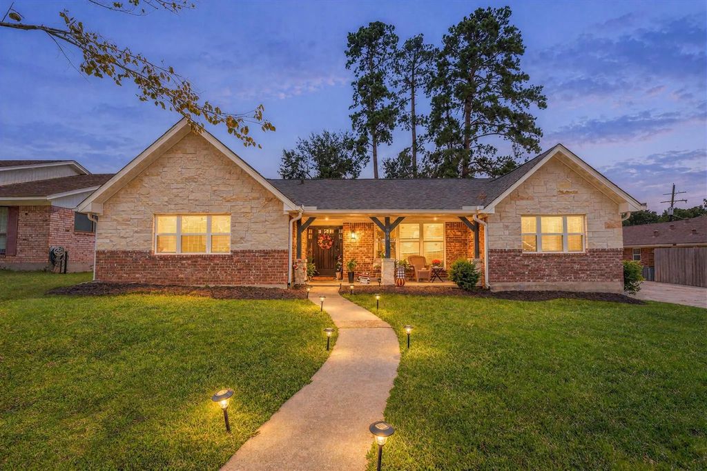 903 Northpine Drive, Conroe