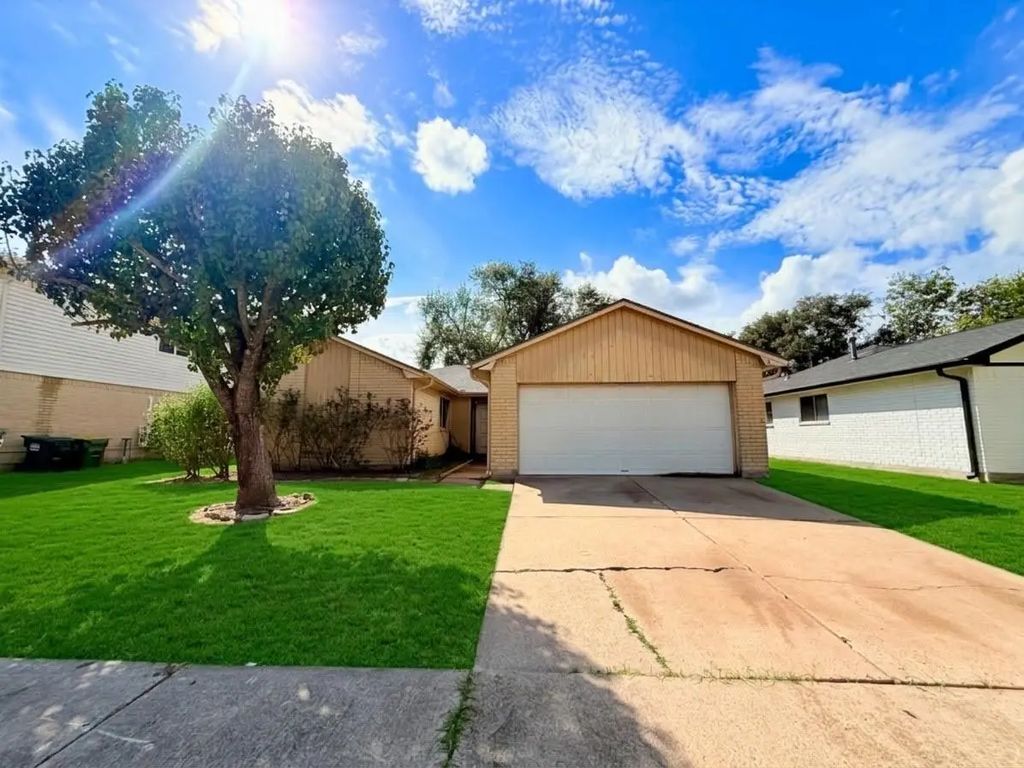 1118 W Belgravia Drive, Pearland