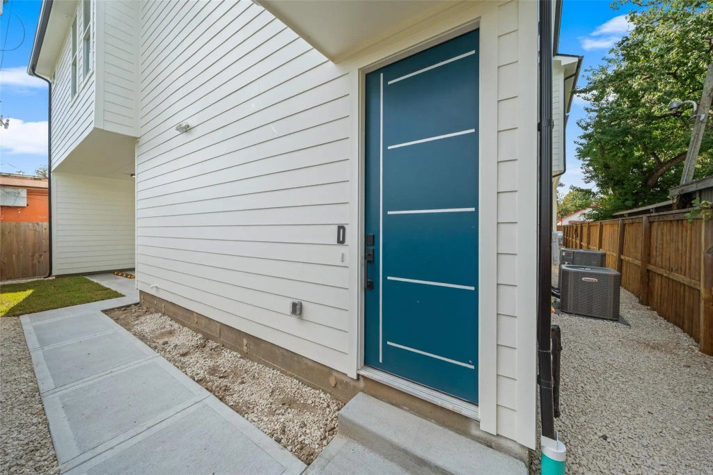 1408 Enid D, Houston