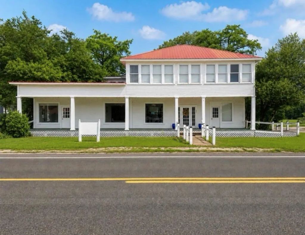 895 Tx State Highway 62, Buna