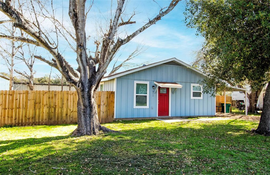 311 Diers Lane, La Grange