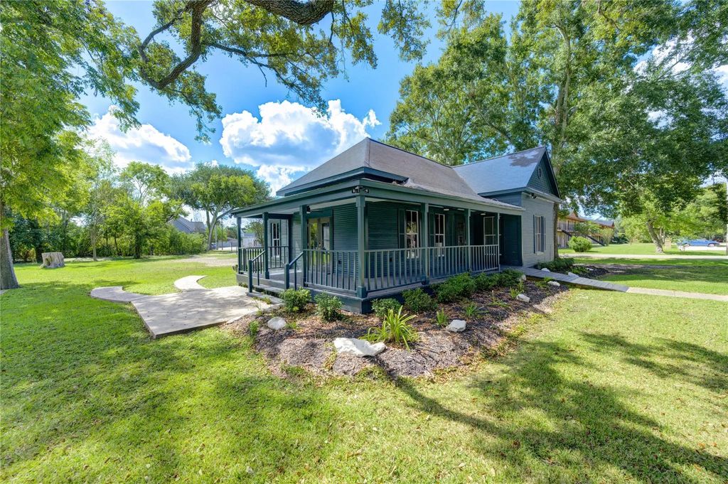602 E Myrtle Street, Angleton