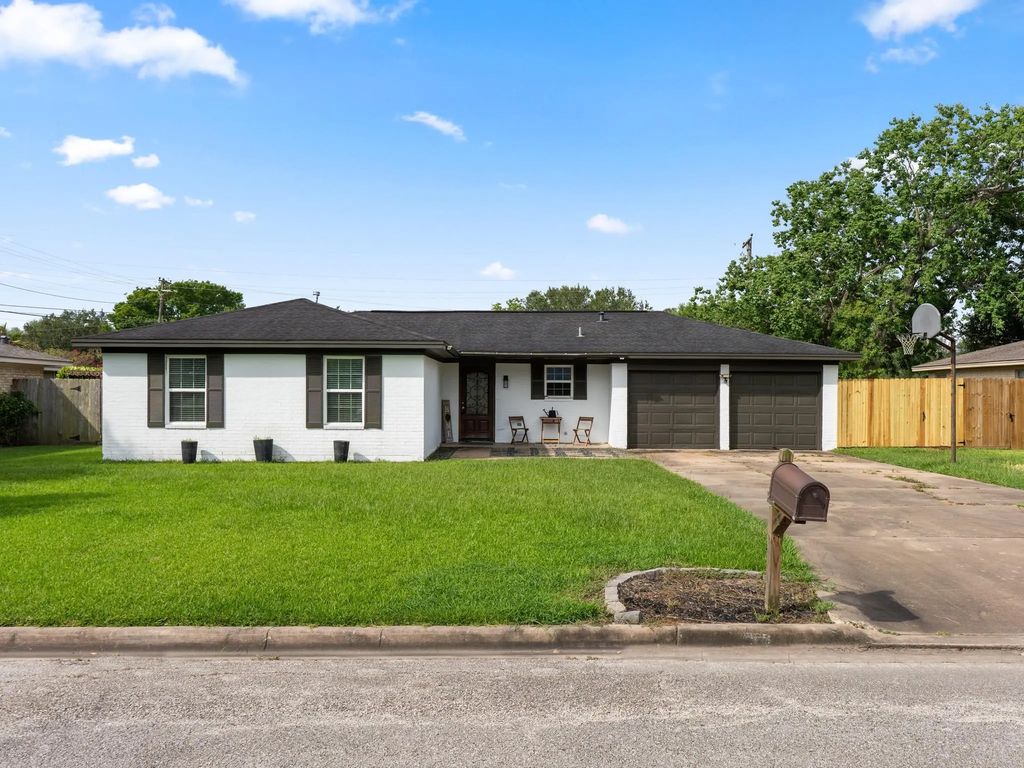 3832 Holly Glen Drive, Bay City