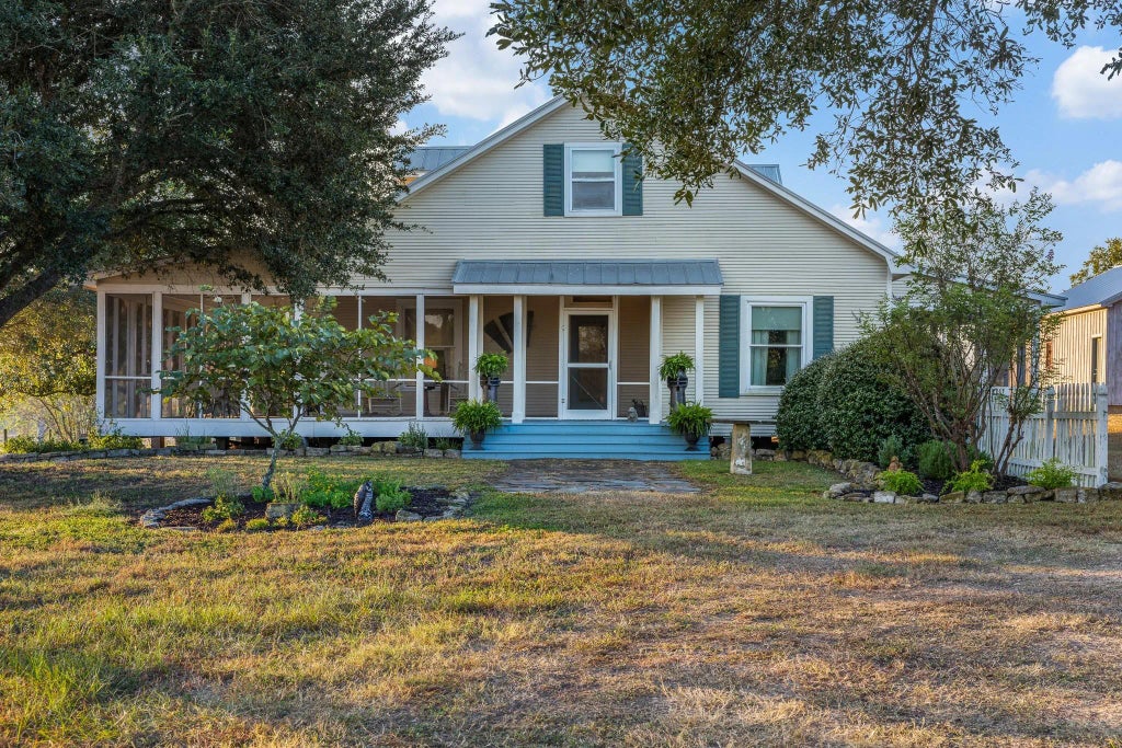 6020 Valley View Lane, Brenham