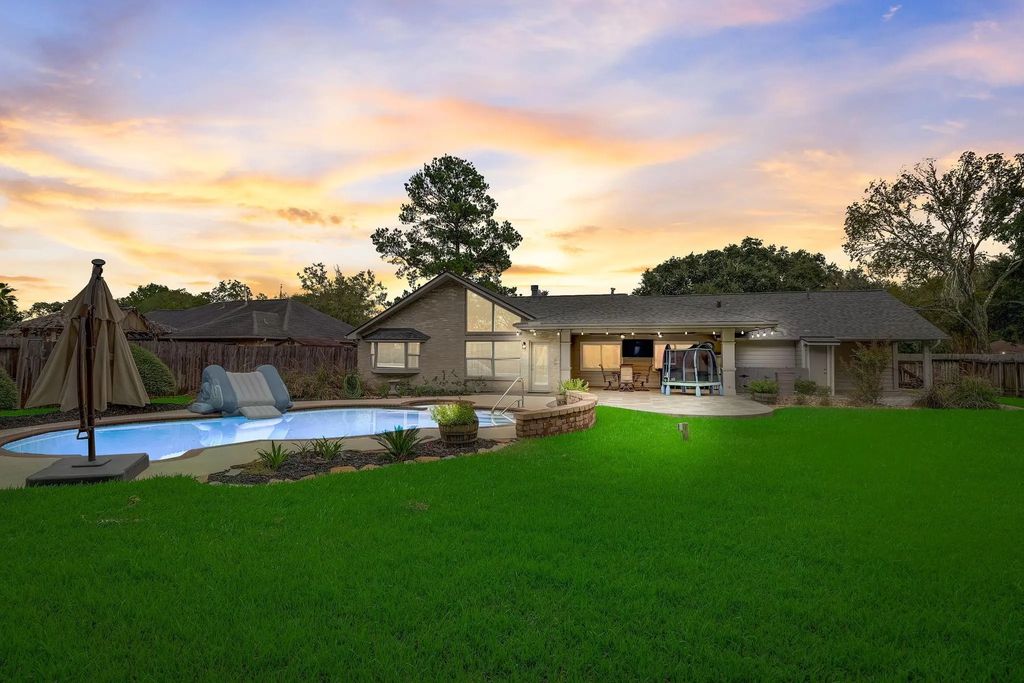 705 Balmoral Court, Friendswood