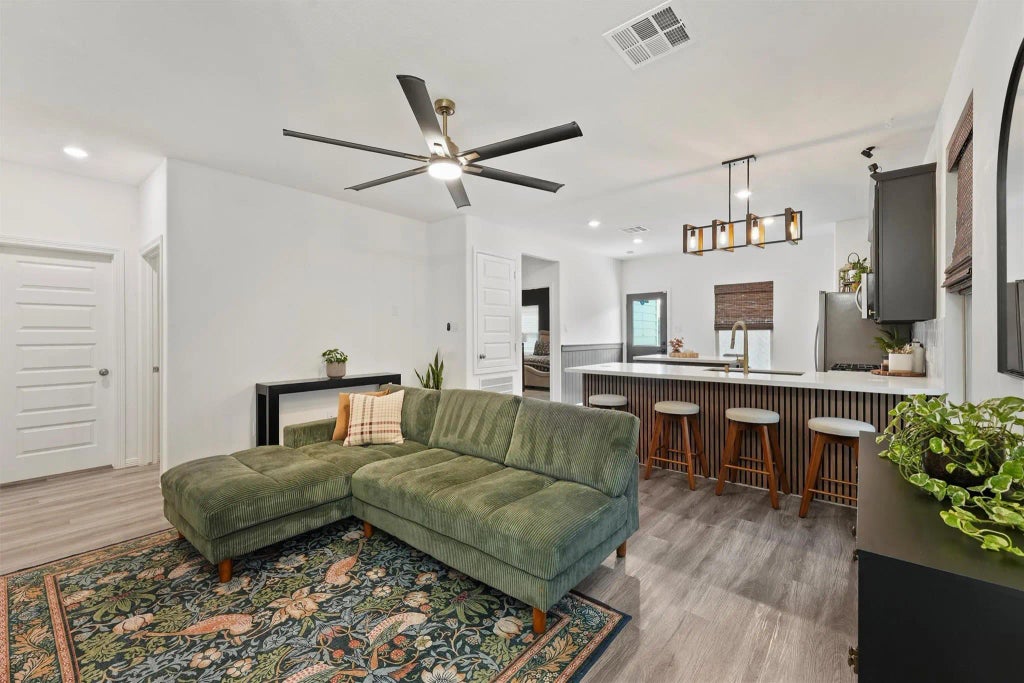 16638 Spirit Street, Porter