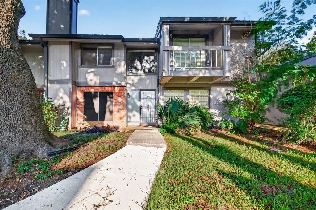 5833 Village Forest Court, Houston